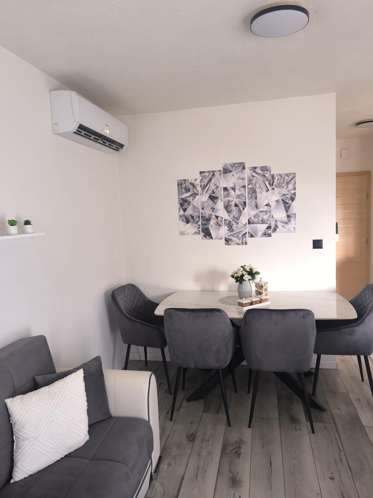 Apartman Rex Svinisce Екстериор снимка